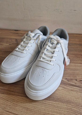 LC Waikiki beyaz ayakkabı - Görsel 2