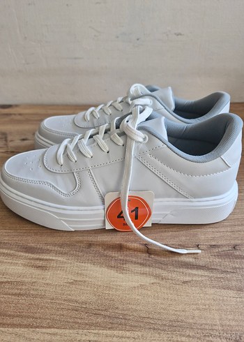 LC Waikiki beyaz ayakkabı - Görsel 3