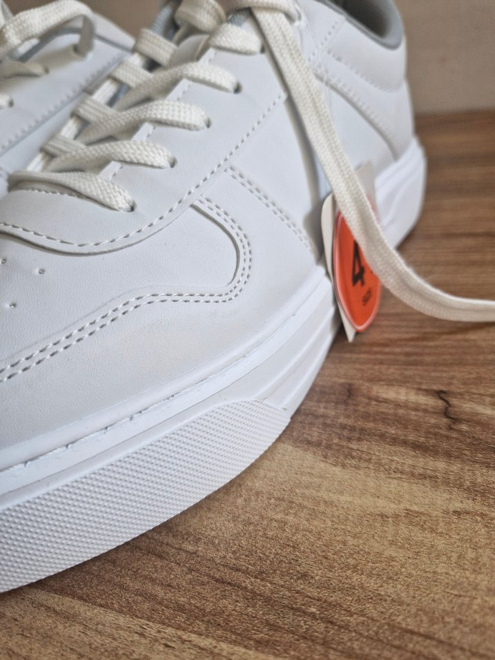 LC Waikiki beyaz ayakkabı - Görsel 4