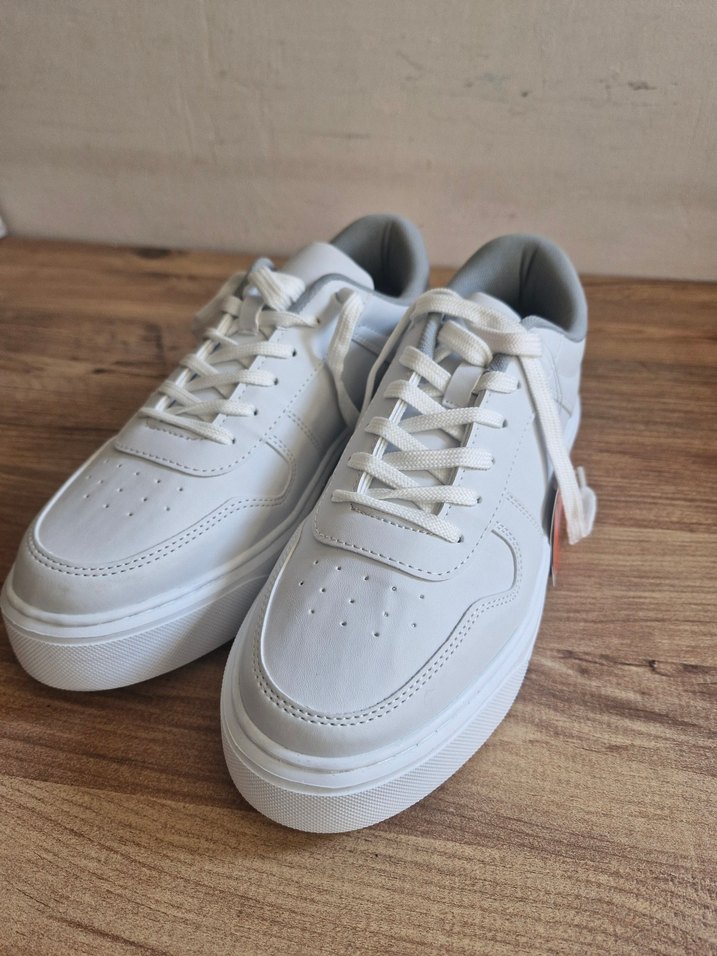 LC Waikiki beyaz ayakkabı - Görsel 2