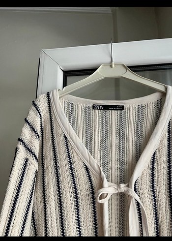 Zara V Yaka Bağcıklı Çizgili Örgü Kadın Hırka