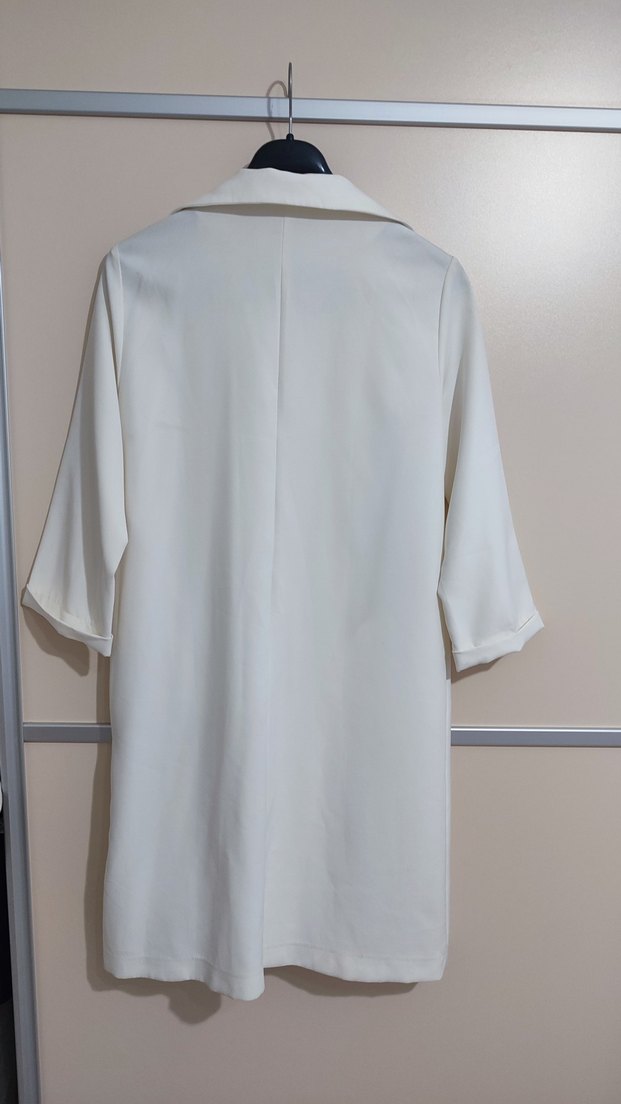 Düğmeli Beyaz Kadın Uzun Ceket - Görsel 4