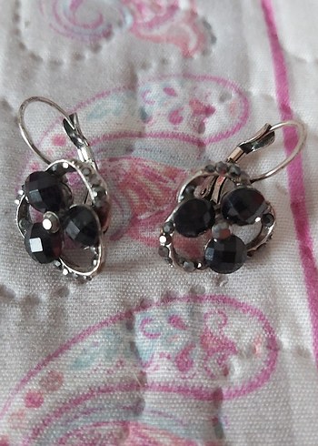 Siyah Mini Gotik Boncuklu Küpe - Görsel 3