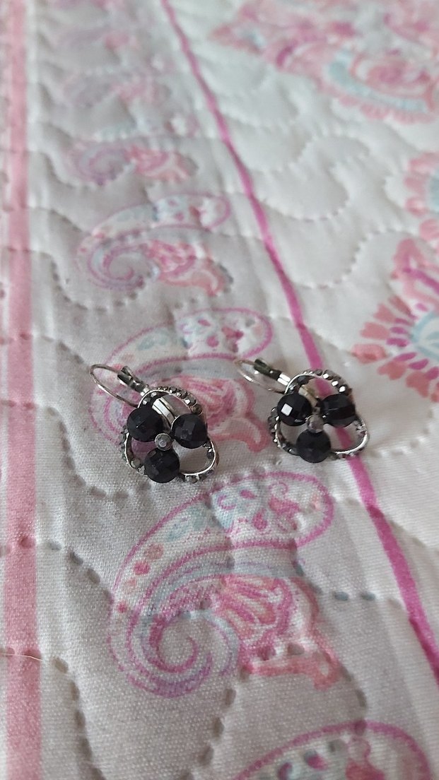 Siyah Mini Gotik Boncuklu Küpe - Görsel 4