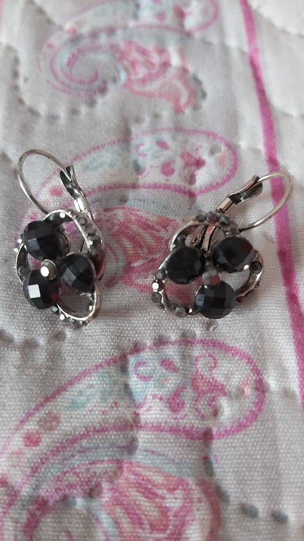 Siyah Mini Gotik Boncuklu Küpe - Görsel 3