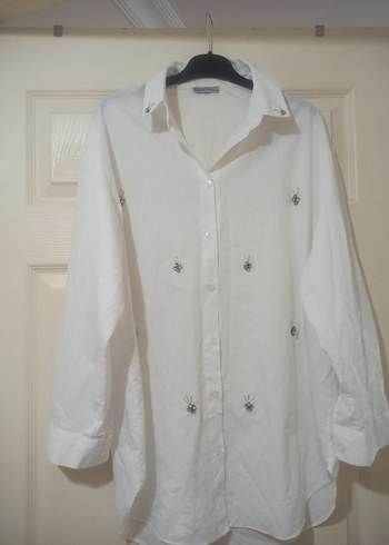 Nakış İşlemeli Beyaz Kadın Gömlek - Görsel 5