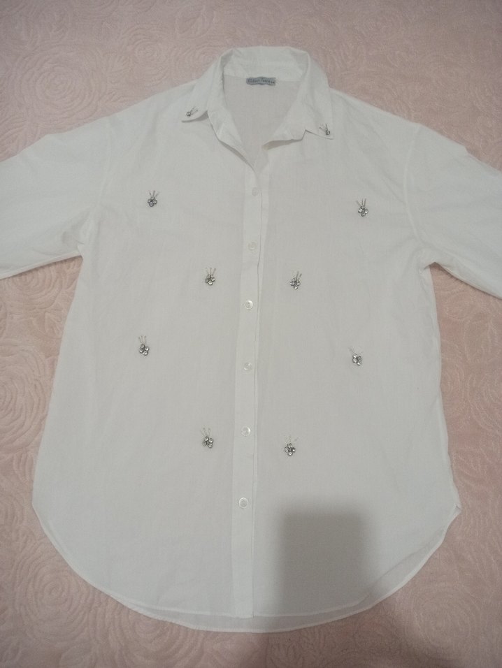 Nakış İşlemeli Beyaz Kadın Gömlek - Görsel 2