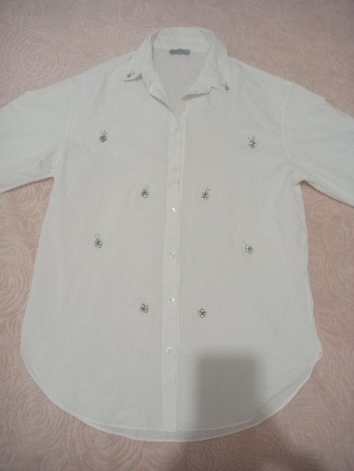 Nakış İşlemeli Beyaz Kadın Gömlek - Görsel 3