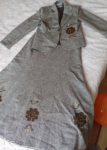 Gri Nakışlı Uzun Kadın Takım Elbise - Görsel 2