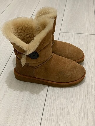 Ugg Düğmeli Tarçın-Kahve