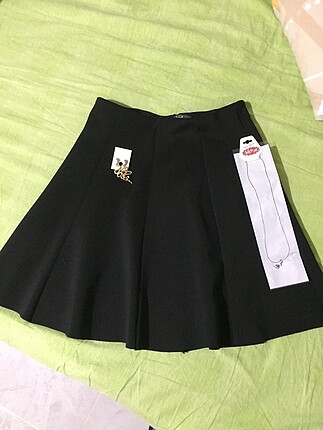 Pileli Siyah Mini Etek