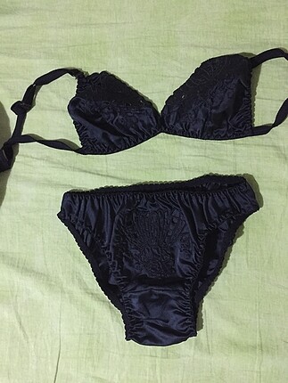 Siyah saten iç çamaşır gecelik pijama