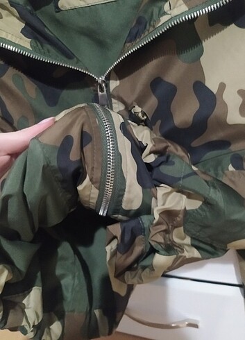 xs Beden Pull and bear yağmurluk