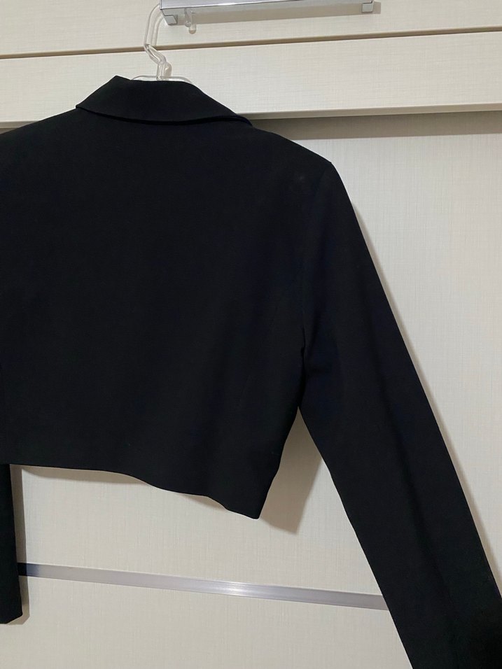 Düğmeli Siyah Crop Blazer - Görsel 4