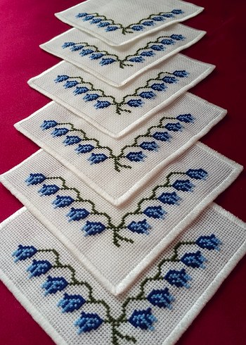 Mavi Çiçek Nakışlı Beyaz Peçete Seti - Görsel 2