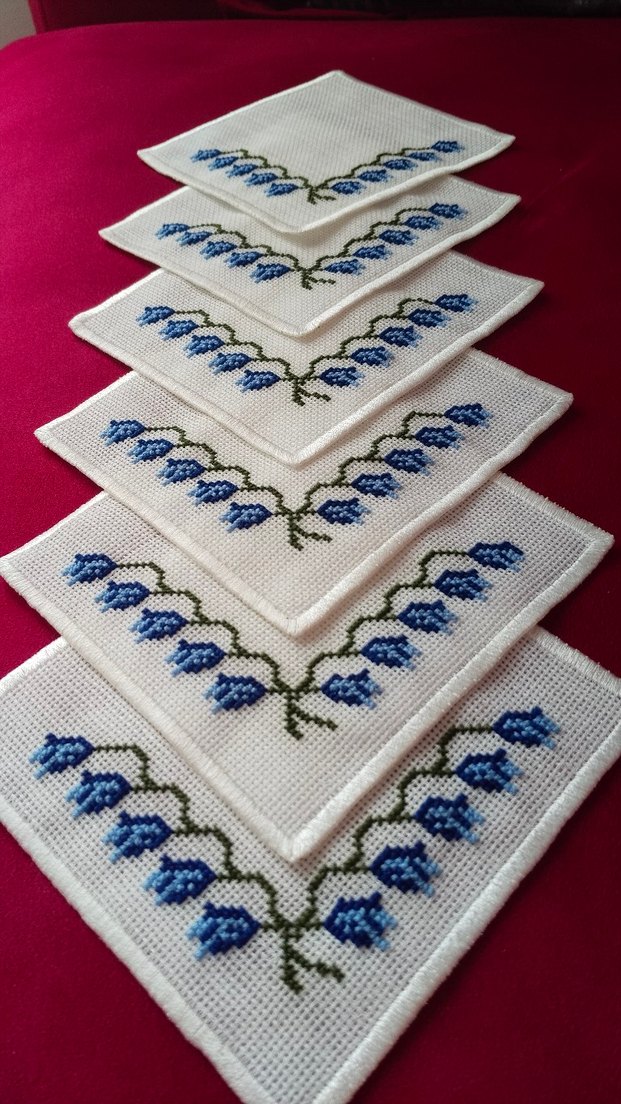 Mavi Çiçek Nakışlı Beyaz Peçete Seti - Görsel 2