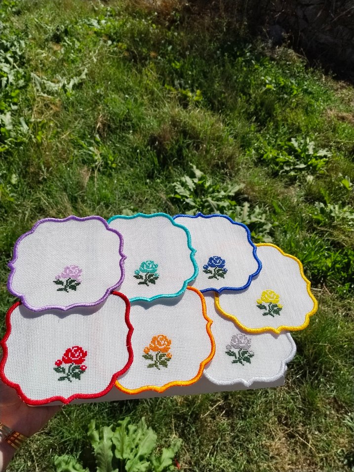 Renkli Çiçek Desenli Nakışlı Peçeteler - Görsel 3