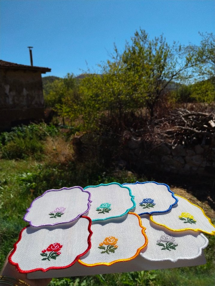 Renkli Çiçek Desenli Nakışlı Peçeteler - Görsel 2