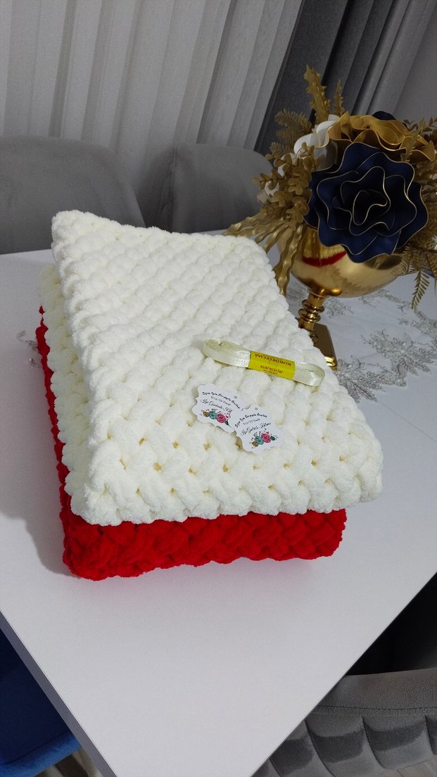 Kırmızı Örgü Çocuk Battaniyesi - Görsel 2