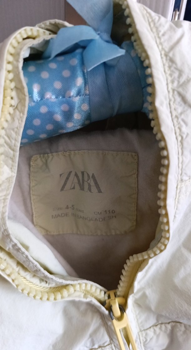 Bej Baskılı Bebek Önlüğü 4-5 Yaş Zara - Görsel 3