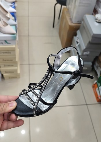 Siyah Stiletto Topuklu Kadın Ayakkabı
