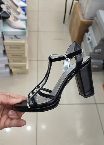 Diğer Siyah Stiletto Topuklu Kadın Ayakkabı