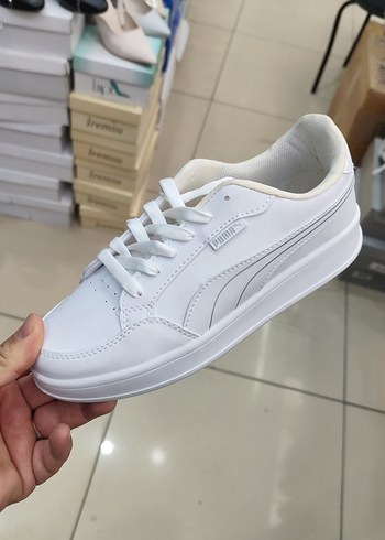 Beyaz Bağcıklı Kadın Spor Ayakkabı