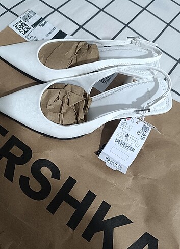 Bershka Bershka beyaz topuklu ayakkabı