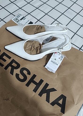 37 Beden beyaz Renk Bershka beyaz topuklu ayakkabı