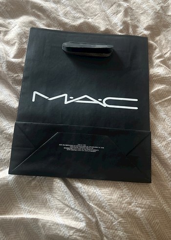 MAC Siyah Parlak Kağıt Makyaj Çantası - Görsel 2