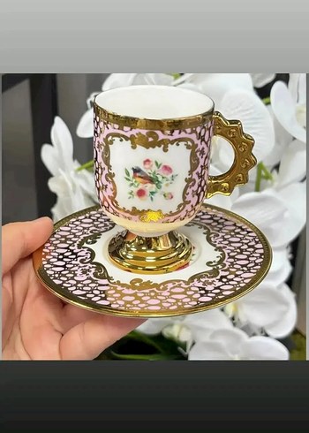 Pembe ve Altın Detaylı Fincan ve Tabak Seti