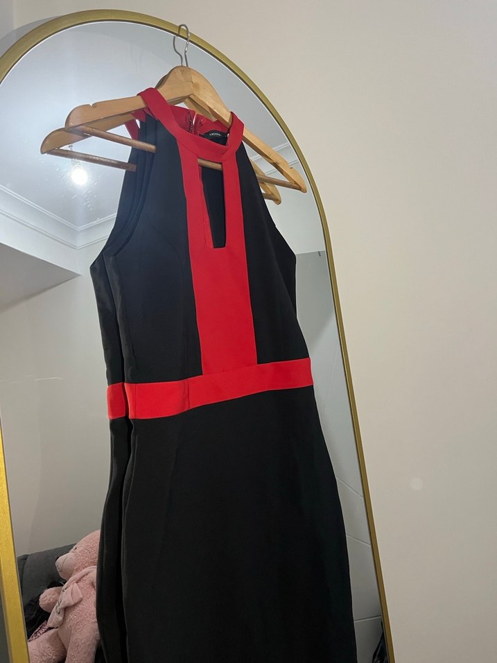 Siyah Kırmızı Detaylı Halter Yaka Şık Abiye Elbise - Görsel 2