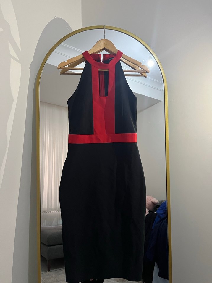 Siyah Kırmızı Detaylı Halter Yaka Şık Abiye Elbise - Görsel 5