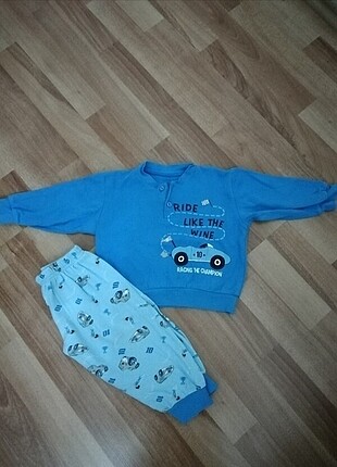 Erkek bebek pijama takimi 