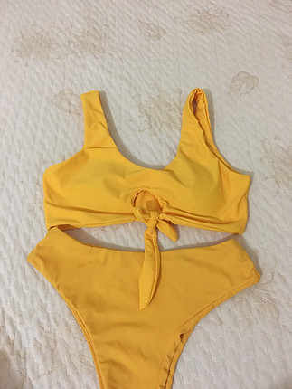 Sarı bikini 