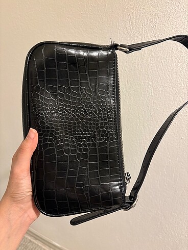 Beden Stradivarius siyah kol çantası