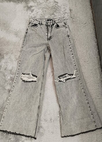LC Waikiki Yırtık bol paça pantolon 