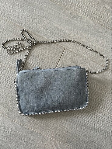  Beden Zara zımbalı askılı cüzdan çanta
