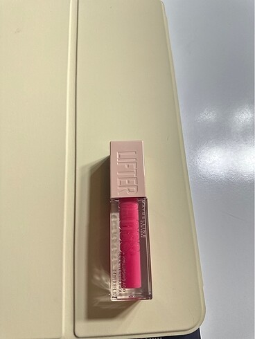 Maybelline lifter gloss 24 numara hiç acilmamis