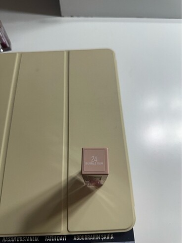 Beden Maybelline lifter gloss 24 numara hiç acilmamis