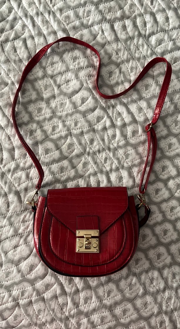 Kırmızı Parlak Deri Tokalı Kadın Çanta - Görsel 2