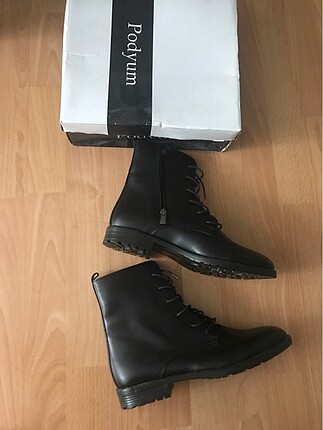 Bot bağcıklı