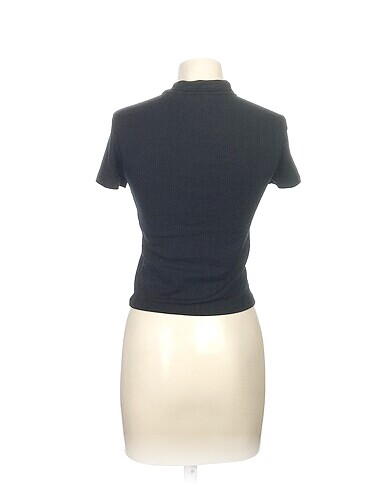 m Beden Defacto T-shirt %70 İndirimli.