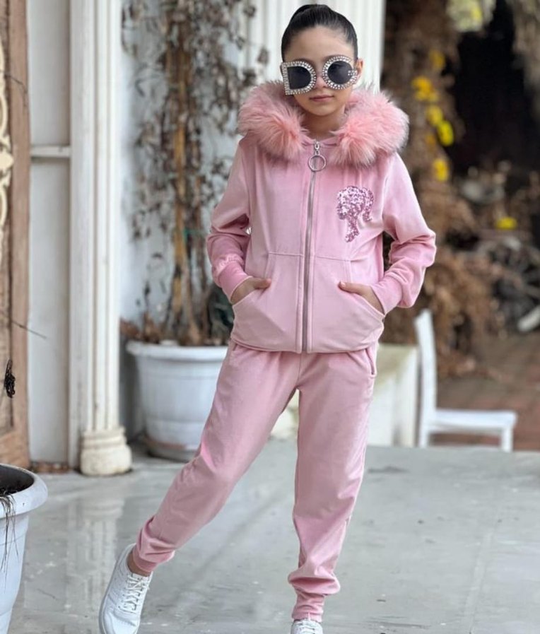 Kızlar için Pembe Kapüşonlu Peluş Detaylı Kadife Eşofman Takımı - Görsel 3