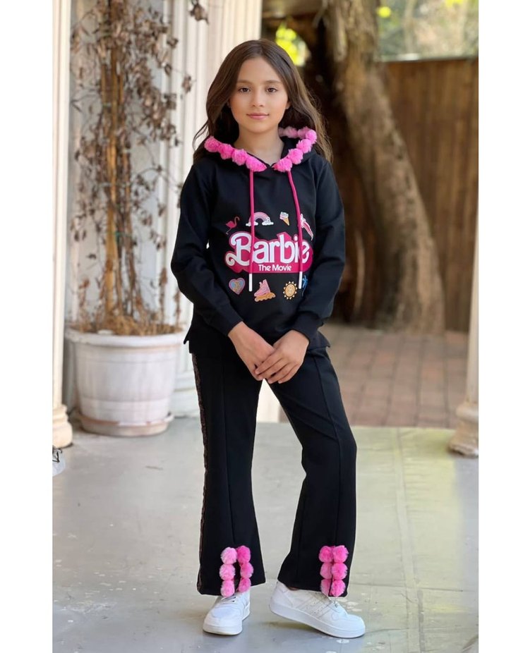 Kız Çocuk Siyah Kapüşonlu Barbie Baskılı Ponponlu Eşofman Takımı - Görsel 3