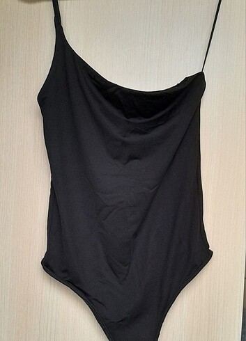 Bershka tek kol askılı çıtçıtlı body