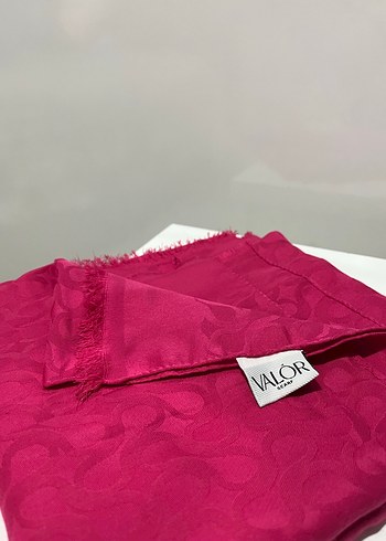 Pembe Fırfırlı Kadın Saten Şal