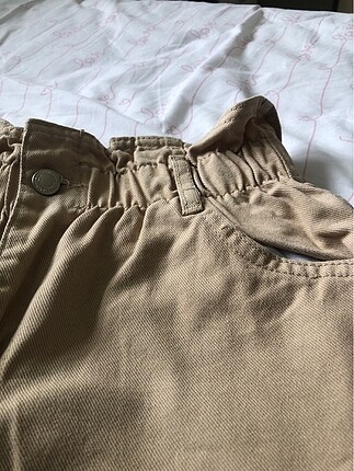 Beli lastikli bej mom jeans