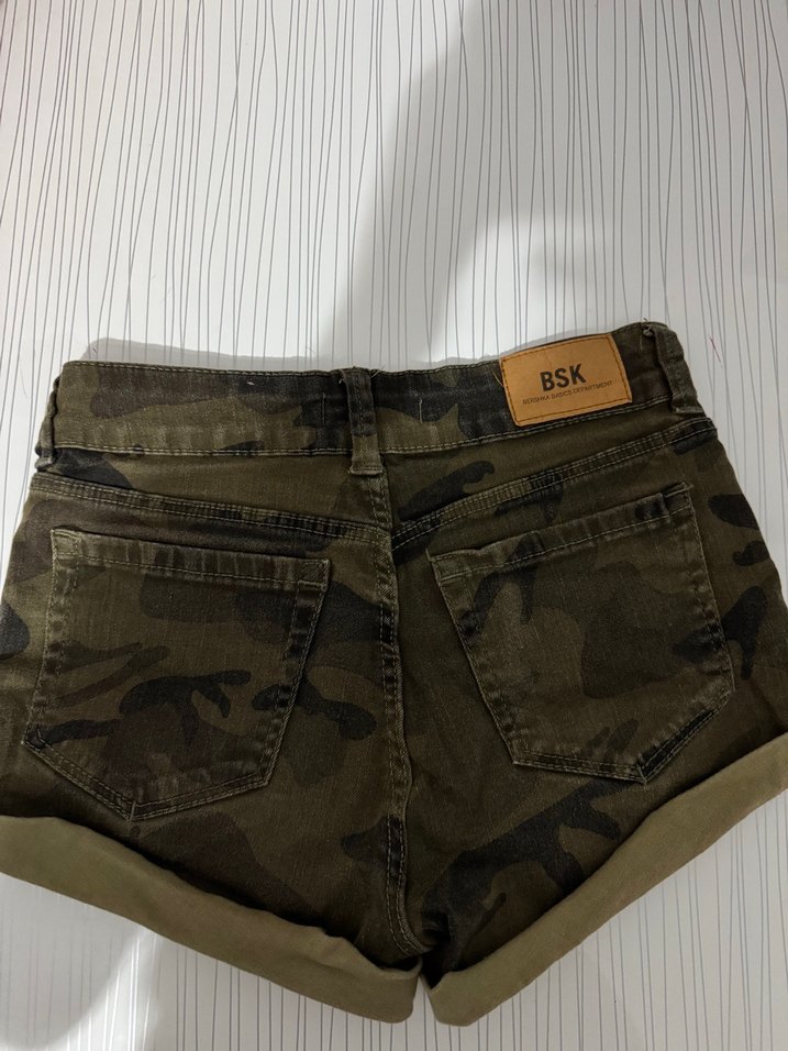 Bershka Kamuflaj Desenli Mini Şort - Görsel 2