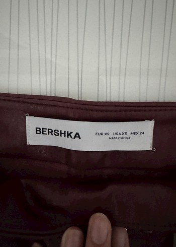 Bordo Deri Kemerli Mini Etek - Görsel 4